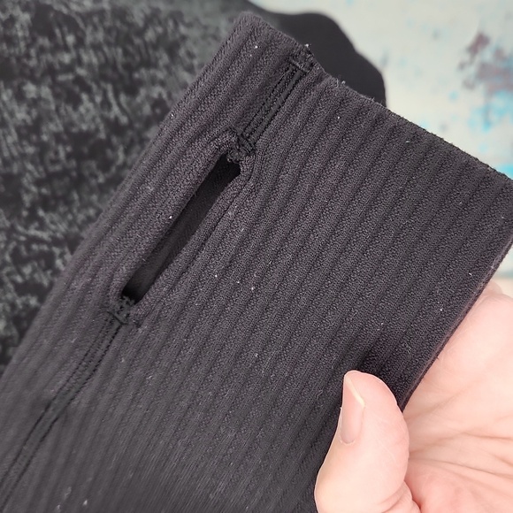 Lululemon Restless half zip long sleeve pullover in black & gray - Picture 4 of 7